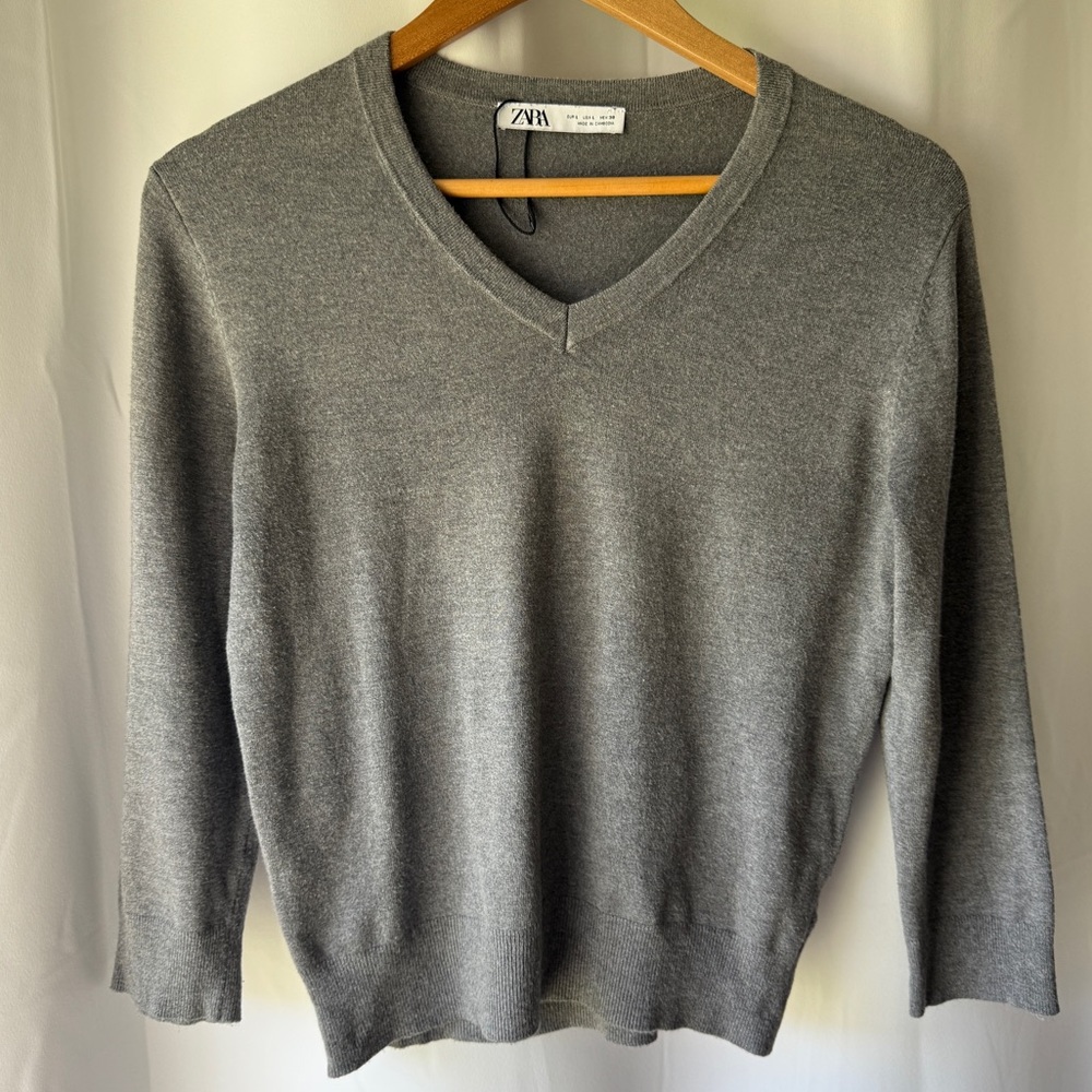 Zara Women’s Gray‎ 3/4 sleeve V-neck Knit Sweater Size L